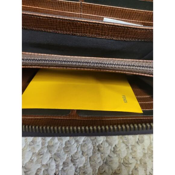 Fendi Zippered Wallet. Zipper Pull Is Missing But Can Easily Be Replaced And... - Picture 5 of 9